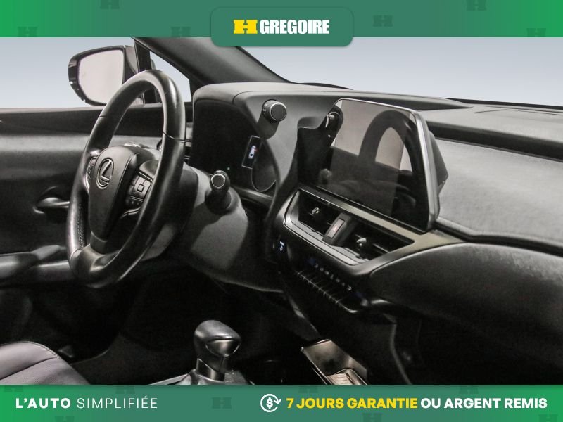 2024 Lexus UX White Saint-Eustache - photo #34
