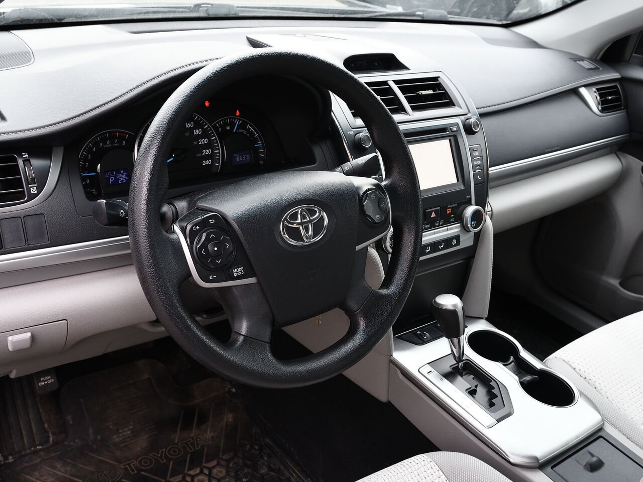 Toyota Camry Berline, boîte automatique, LE 2014 Bleu Saint-Hyacinthe - photo #11
