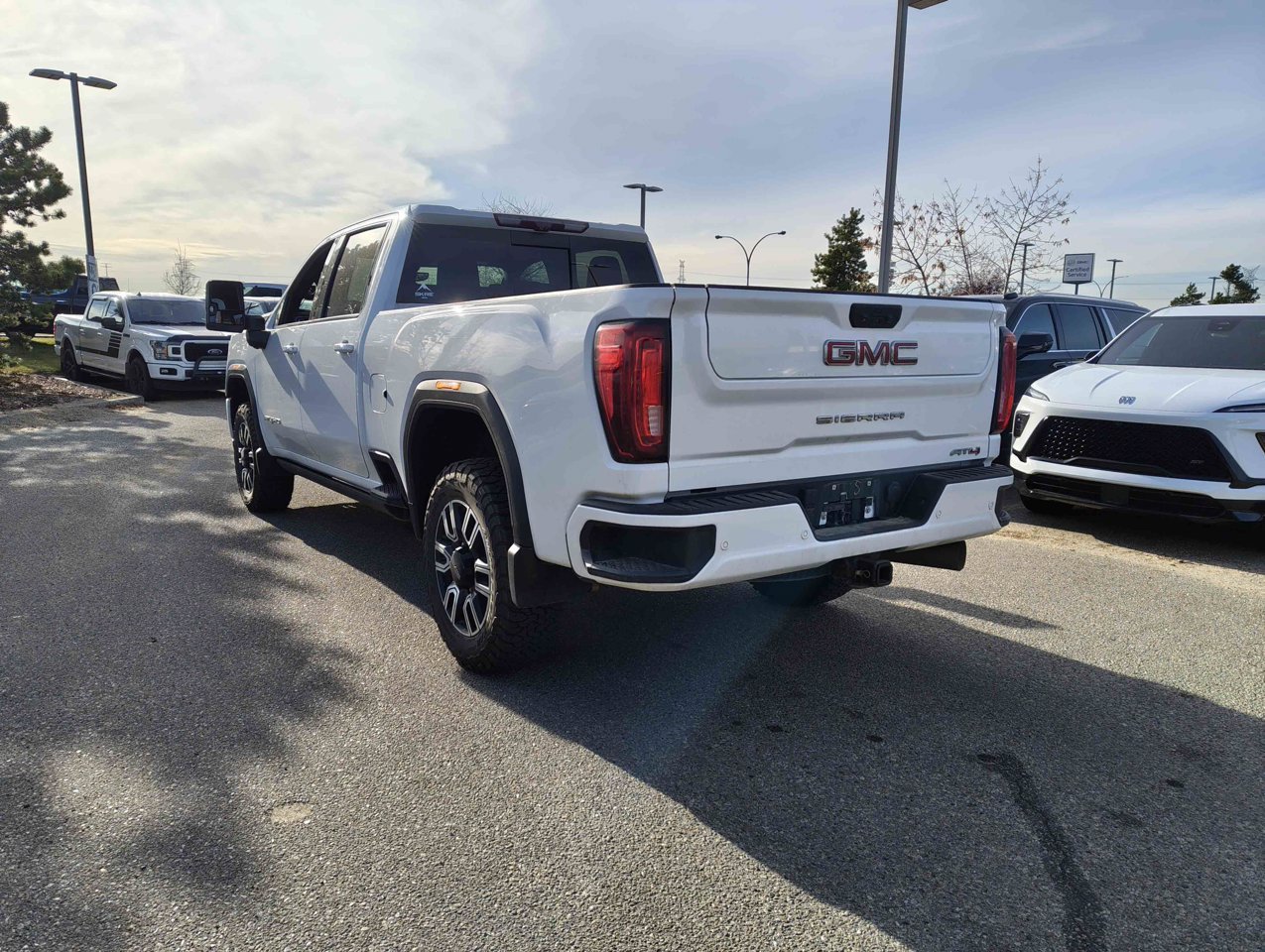 2021 GMC Sierra 3500HD 4WD Crew Cab 159 AT4 White Sherwood Park - photo #4