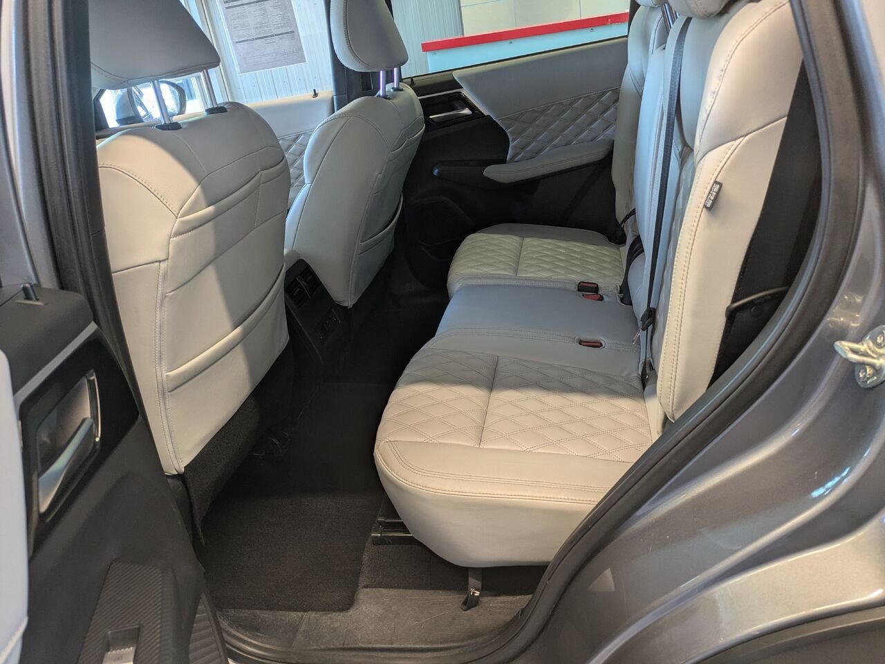 2023 Mitsubishi Outlander Grey Gatineau - photo #17