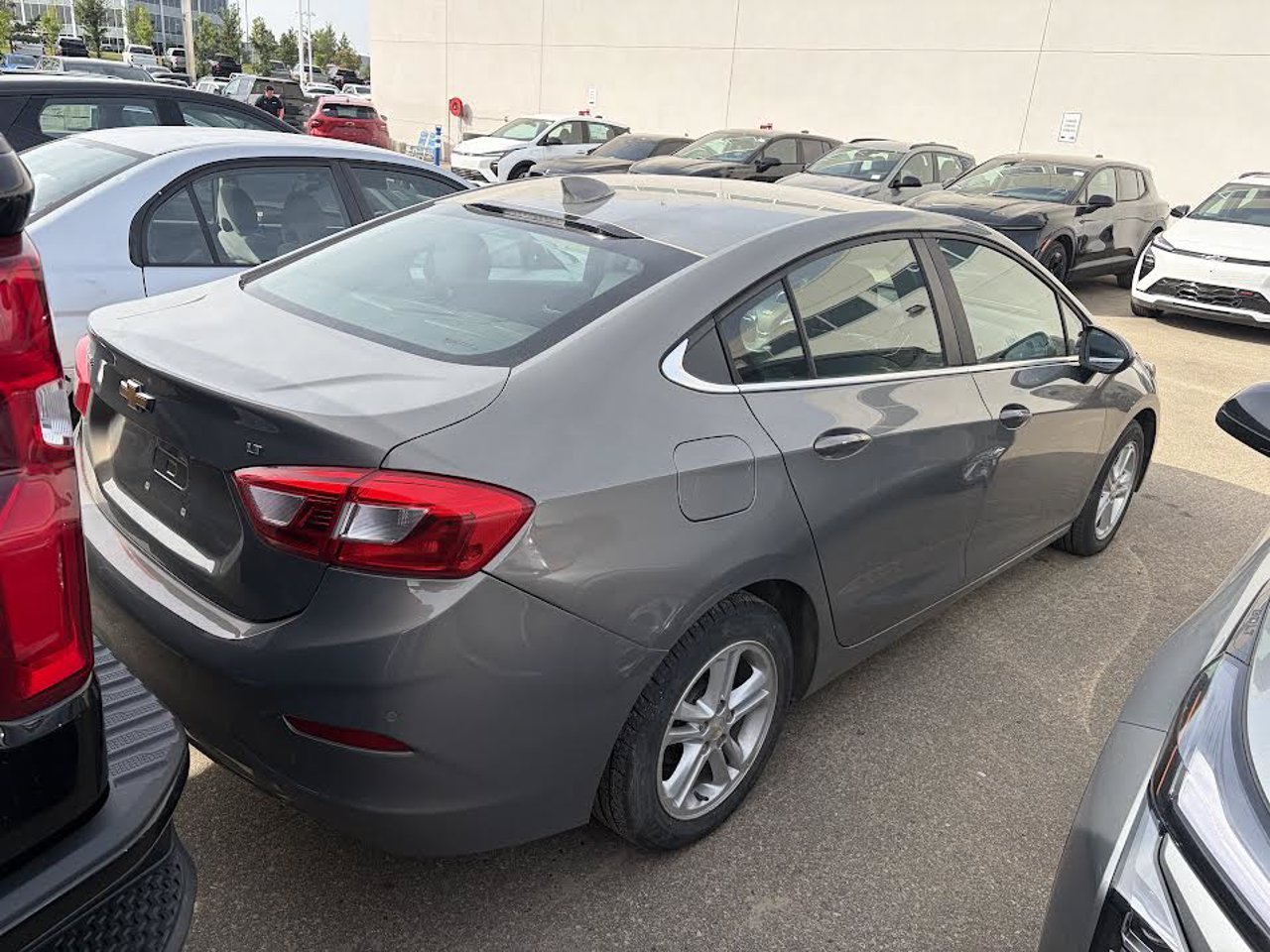 2017 Chevrolet Cruze 4dr Sdn 1.4L LT w/1SD gray Sherwood Park - photo #4