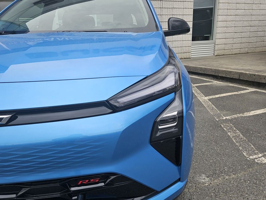 2027 Chevrolet Bolt RS 4 portes TA Marina Blue Metallic