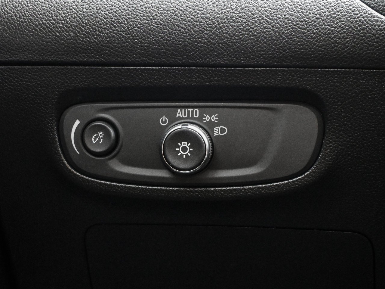 2024 Buick Encore GX AWD 4dr Sport Touring White Sherwood Park - photo #20
