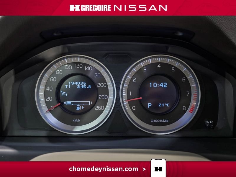 Volvo XC70 2012 Beige Laval - photo #19