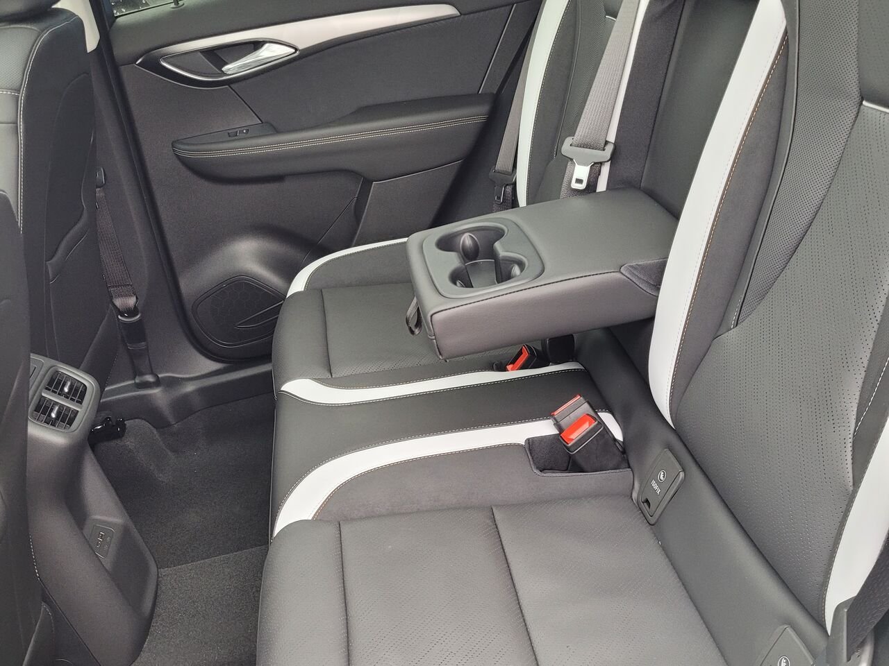 2026 Buick Envision Tourisme sport 4 portes TI Ebony Twilight Metallic Thetford Mines - photo #13