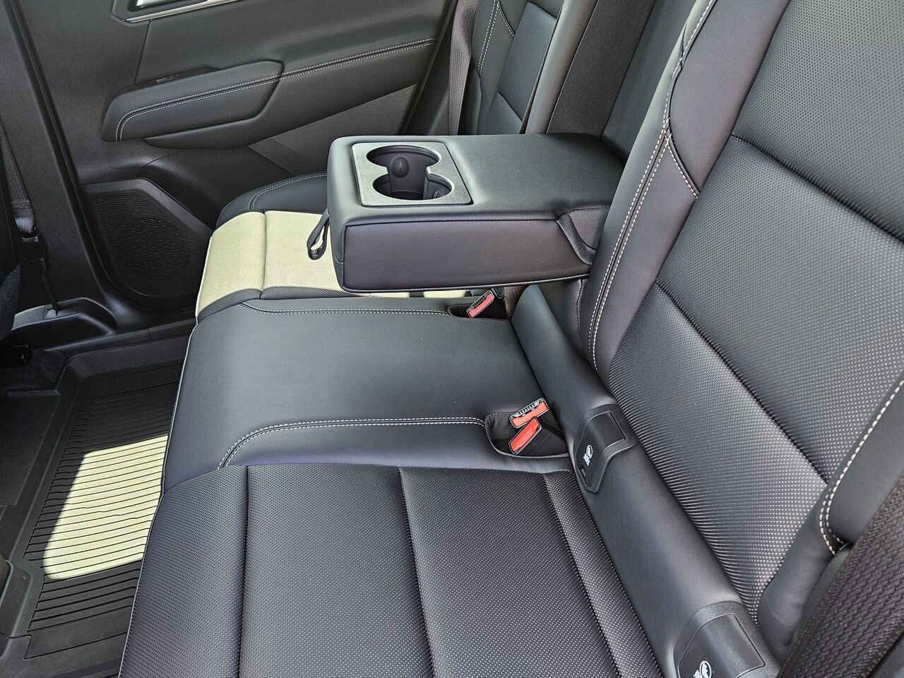 GMC Terrain Élévation 4 portes TI 2027 Argent métallisé Thetford Mines - photo #13