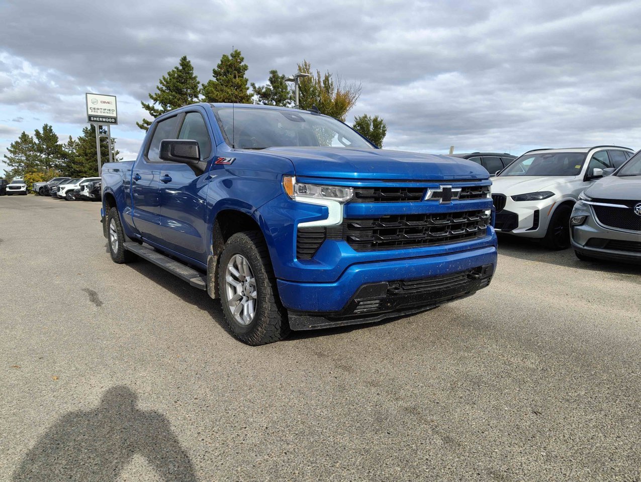2022 Chevrolet Silverado 1500 4WD Crew Cab 157 RST Blue Sherwood Park - photo #2