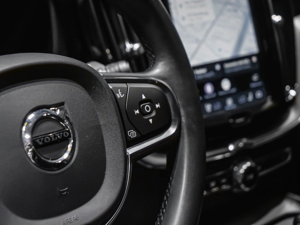 2022 Volvo XC60 B6 MOMENTUM CLIMATE White Montreal - photo #10