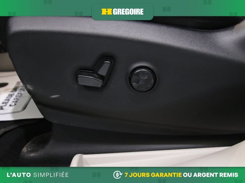 2023 Chrysler Pacifica White Blainville - photo #45