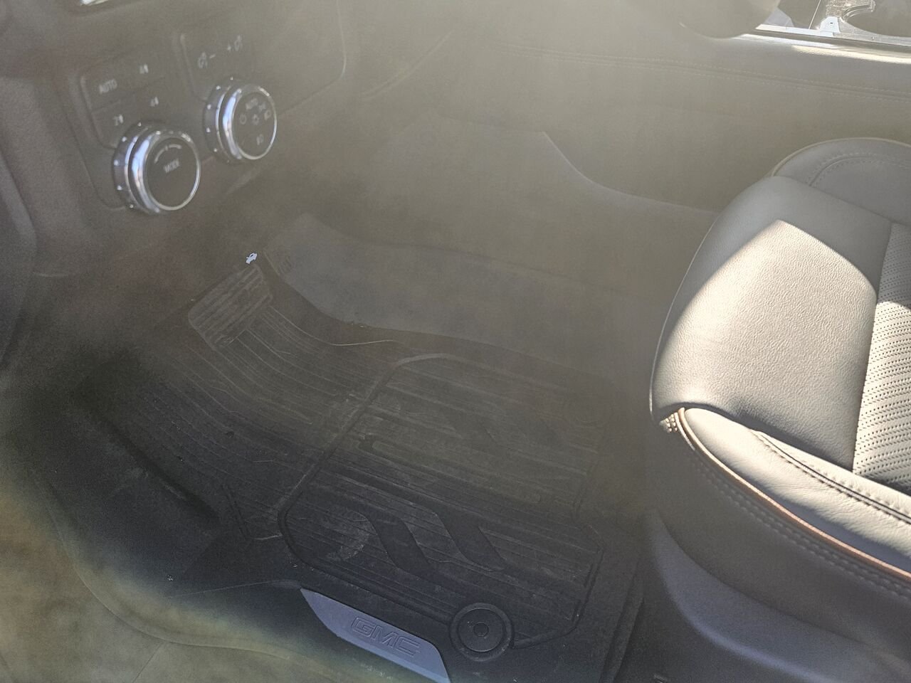2026 GMC Yukon AT4 4 portes 4RM Sterling Metallic Thetford Mines - photo #16