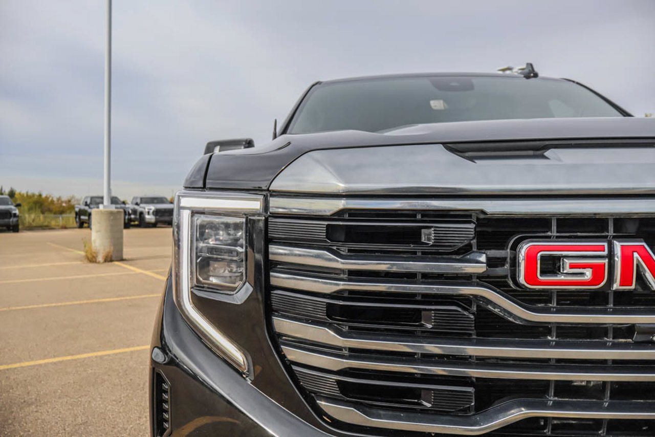 2022 GMC Sierra 1500 4WD Crew Cab 147 AT4 Black Sherwood Park - photo #10