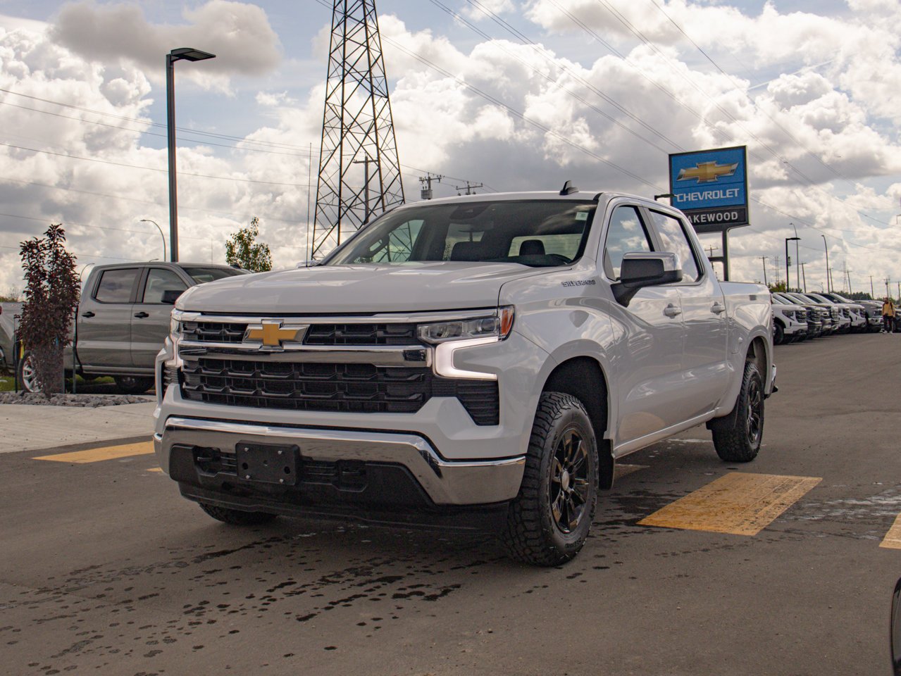 2025 Chevrolet Silverado 1500 4WD Crew Cab 147 LT White Sherwood Park - photo #3