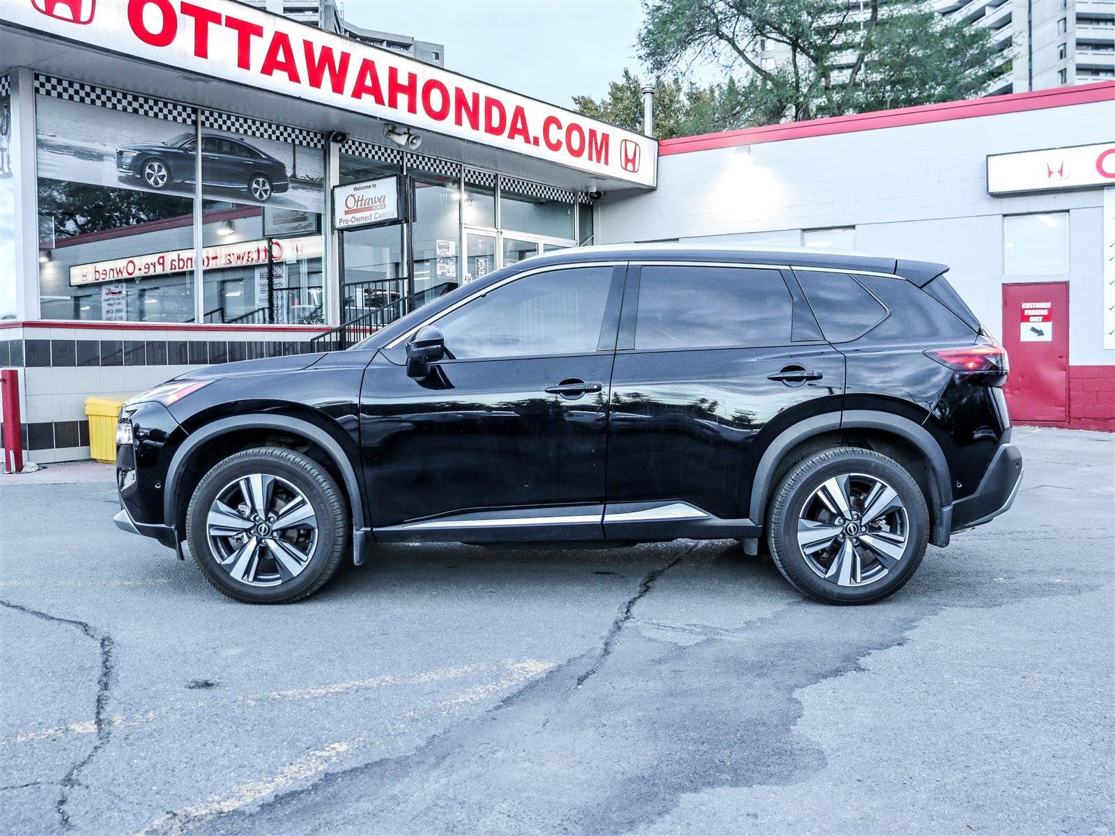 Nissan Rogue Platinum 2023 Black Ottawa & Gatineau - photo #4