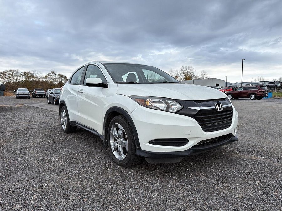 2017 Honda HR-V LX 2RM White
