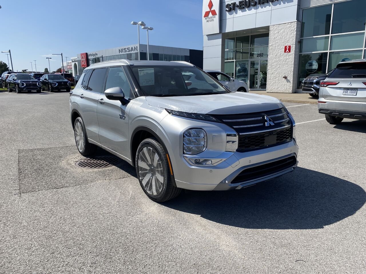 2026 Mitsubishi Outlander Plug-In Hybrid Sterling Silver Saint-Eustache - photo #1