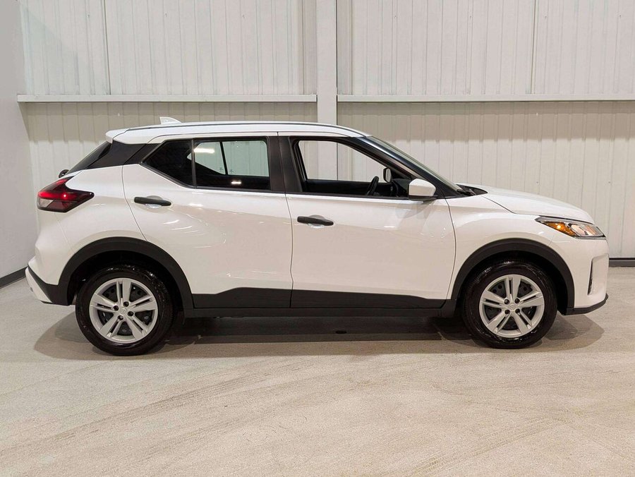 2024 Nissan Kicks S FWD White