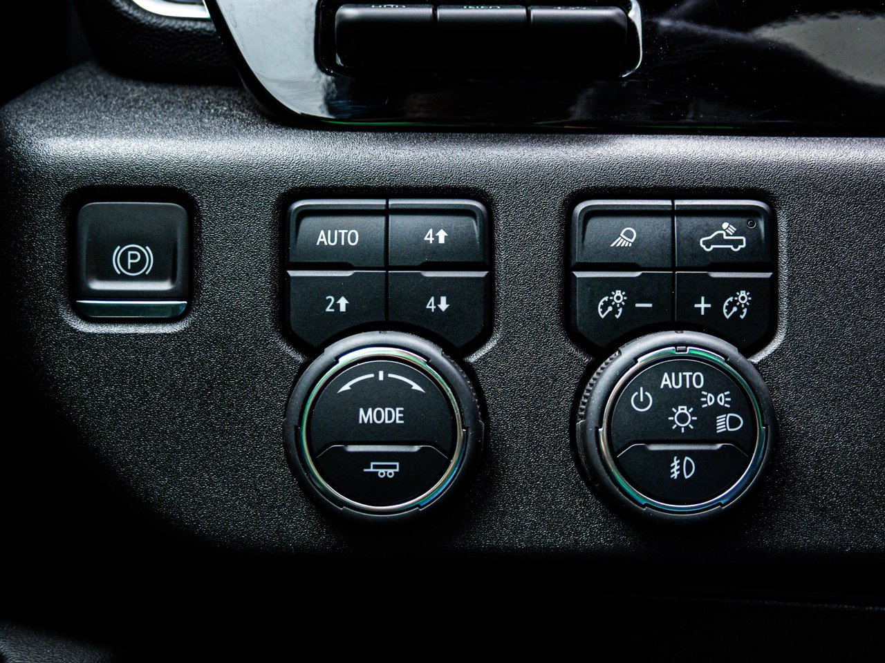 2024 Chevrolet Silverado 1500 4WD Crew Cab 147 High Country Red Sherwood Park - photo #19