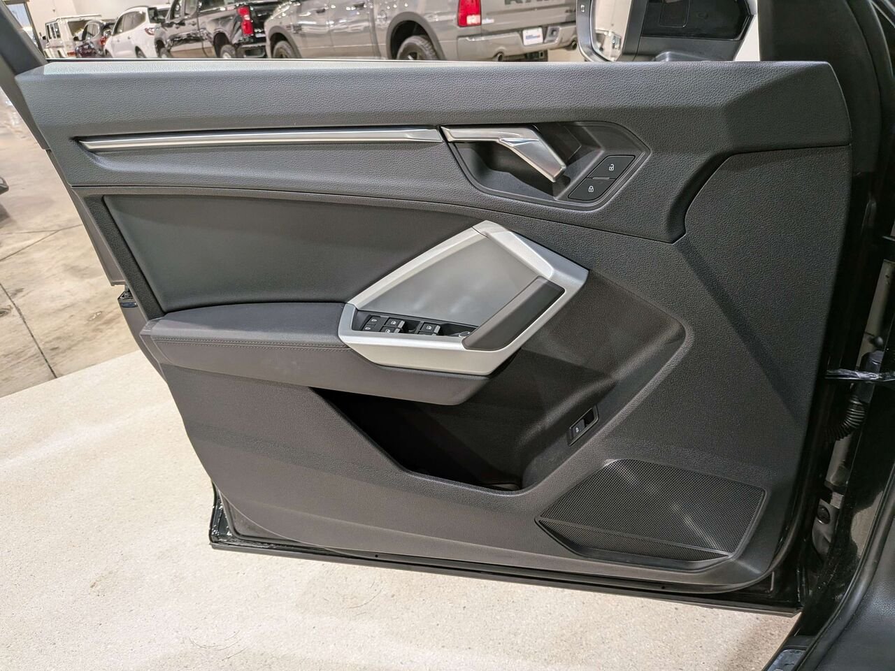 2021 Audi Q3 Progressiv 45 TFSI quattro Black Mirabel - photo #32