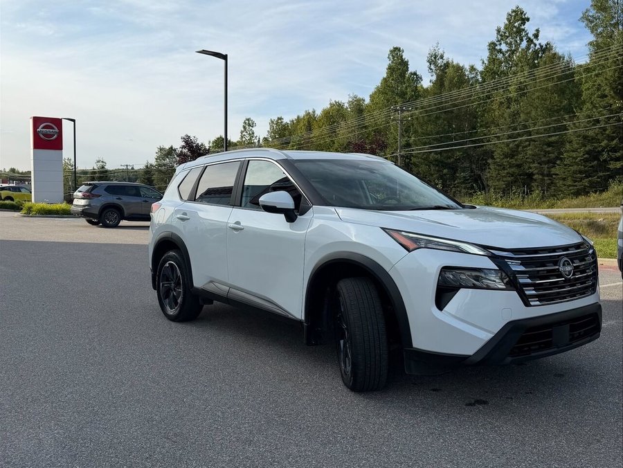Nissan Rogue SV TI avec ensemble toit ouvrant 2024 Blanc