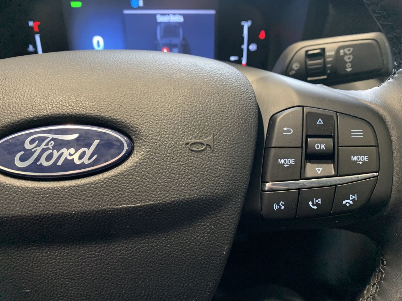 2026 Ford Maverick LARIAT HYBRIDE Black Saint-Eustache - photo #33