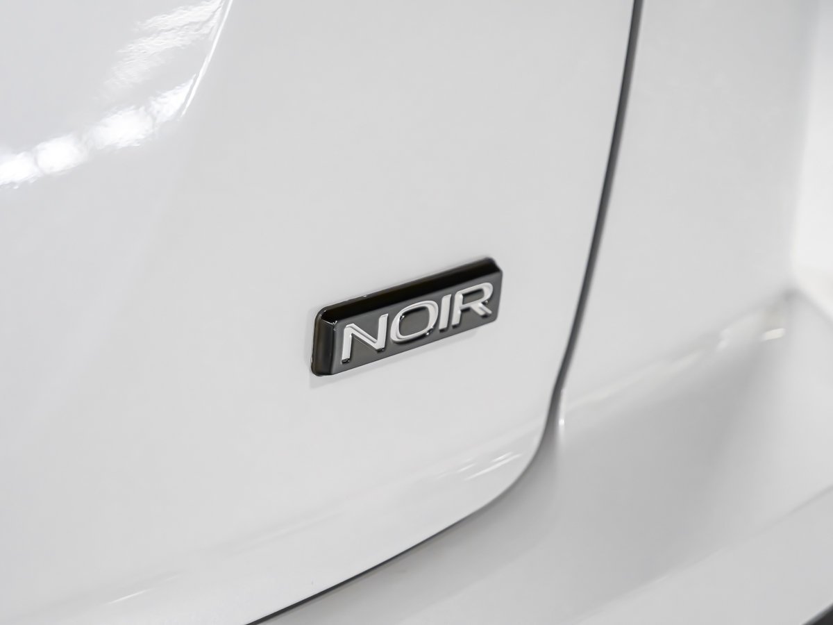 2026 Mitsubishi ECLIPSE CROSS NOIR White Montreal - photo #8