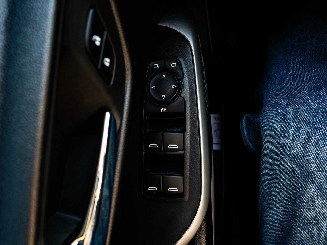2025 Chevrolet Trax FWD 4dr LS Grey Sherwood Park - photo #17