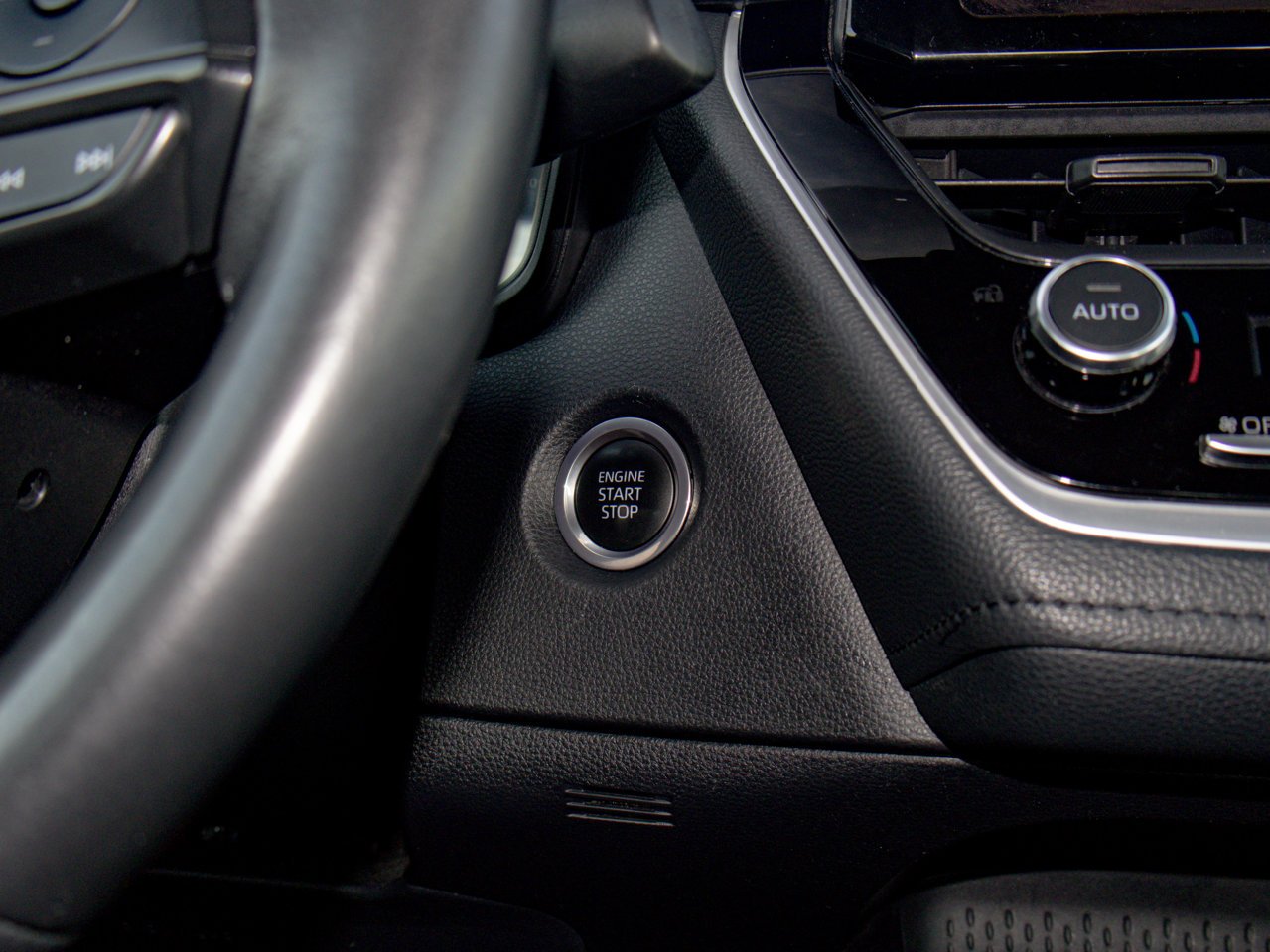 2024 Toyota Corolla SE CVT Red Sherwood Park - photo #24