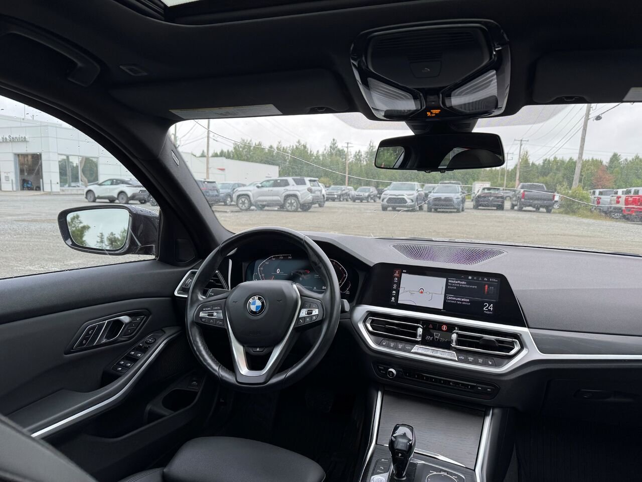 BMW Série 3 330i xDrive berline 2019 Noir Val-d'Or - photo #2