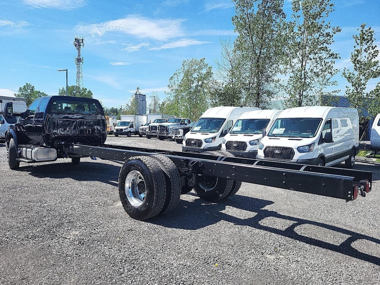 2027 Ford Super Duty F-750 Straight Frame Agate Black Saint-Jérôme - photo #3