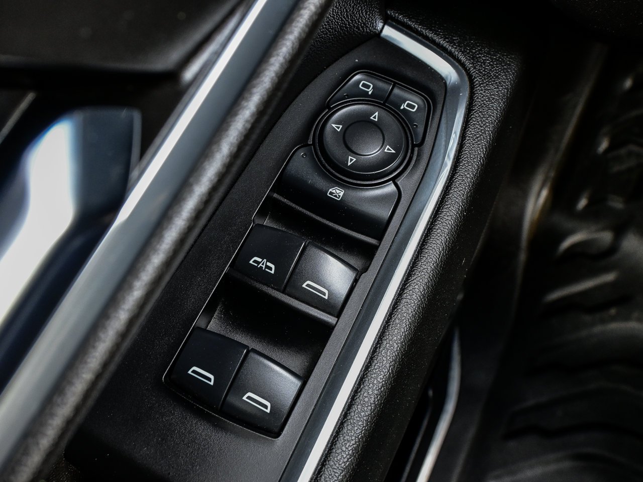2024 Chevrolet Silverado 1500 4WD Crew Cab 147 LT White Sherwood Park - photo #17