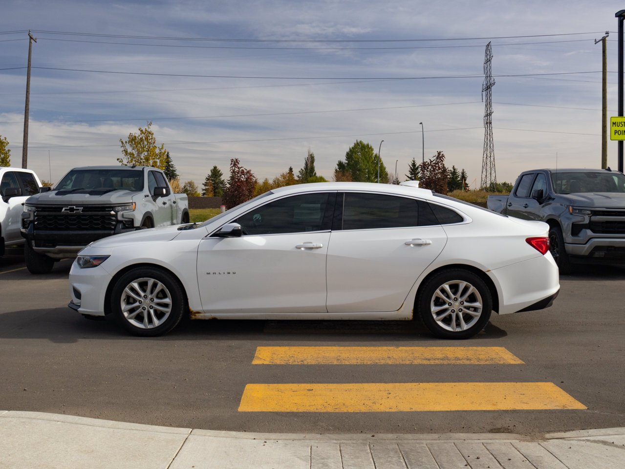 2017 Chevrolet Malibu 4dr Sdn LT w/1LT White Sherwood Park - photo #6