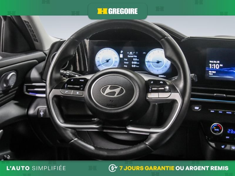2025 Hyundai Elantra White Saint-Léonard - photo #18