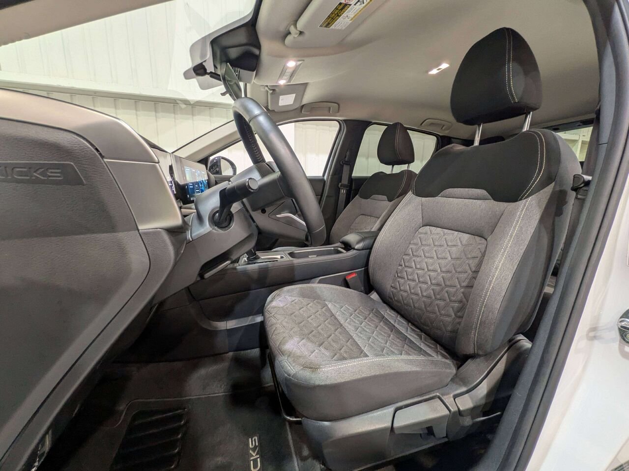 2026 Nissan Kicks SV AWD White Val-David - photo #1