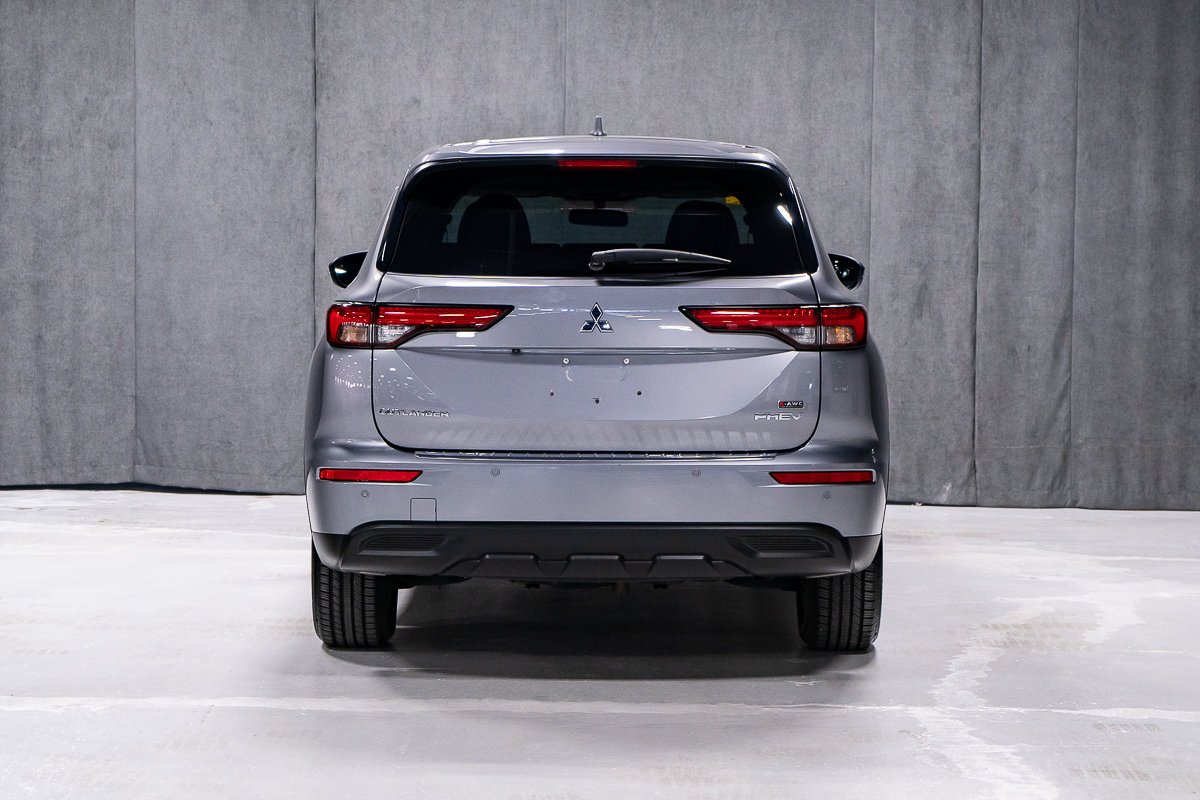 Mitsubishi Outlander PHEV ES PHEV S-AWC 7 PLACES CARPLAY 2023 Gris Montréal - photo #4