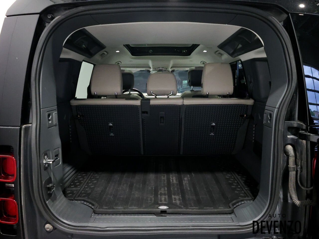 2020 Land Rover Defender Black Saint-Eustache - photo #25