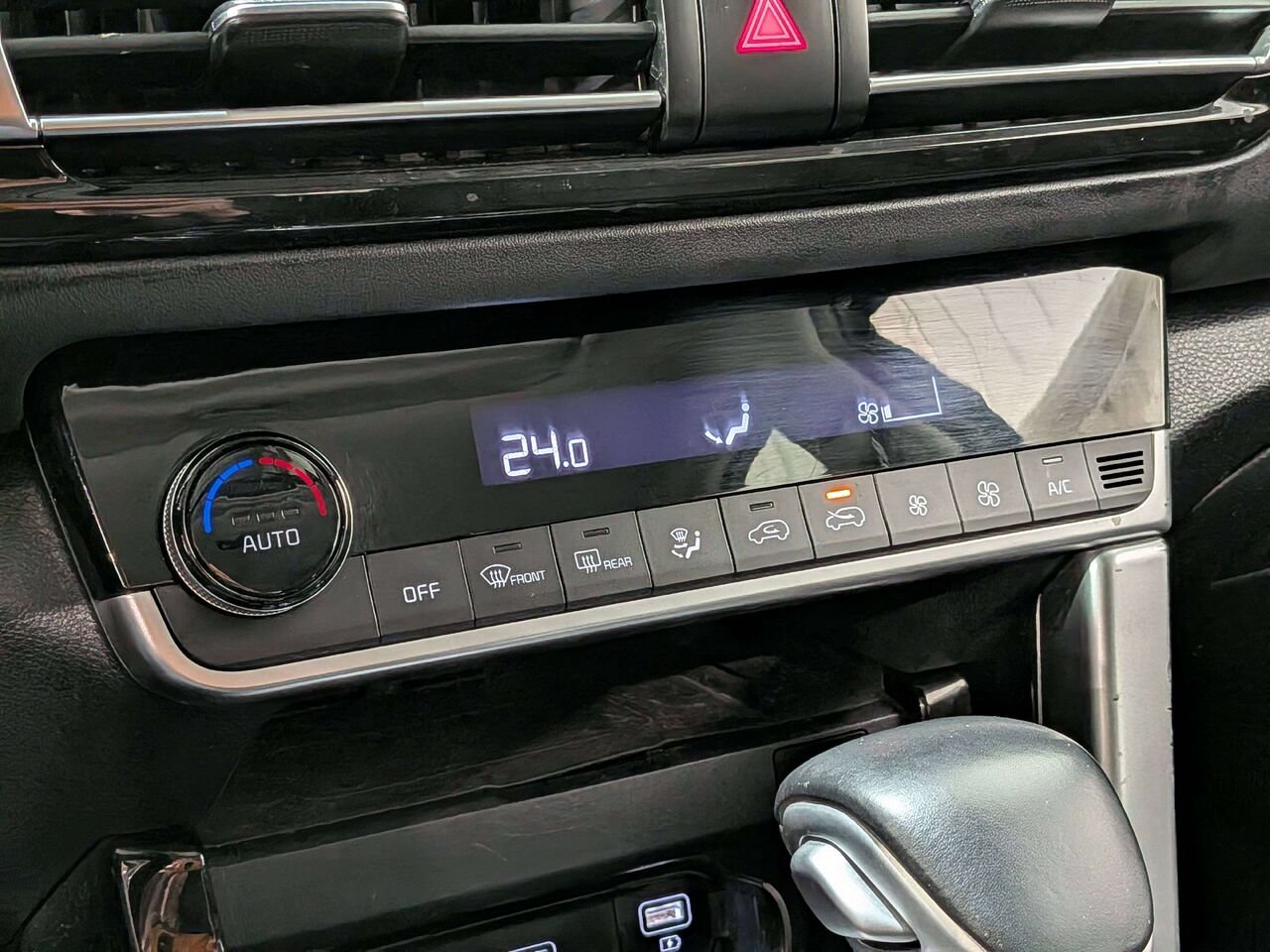 2023 Kia Seltos SX Turbo AWD w/Black Interior Black Val-David - photo #25