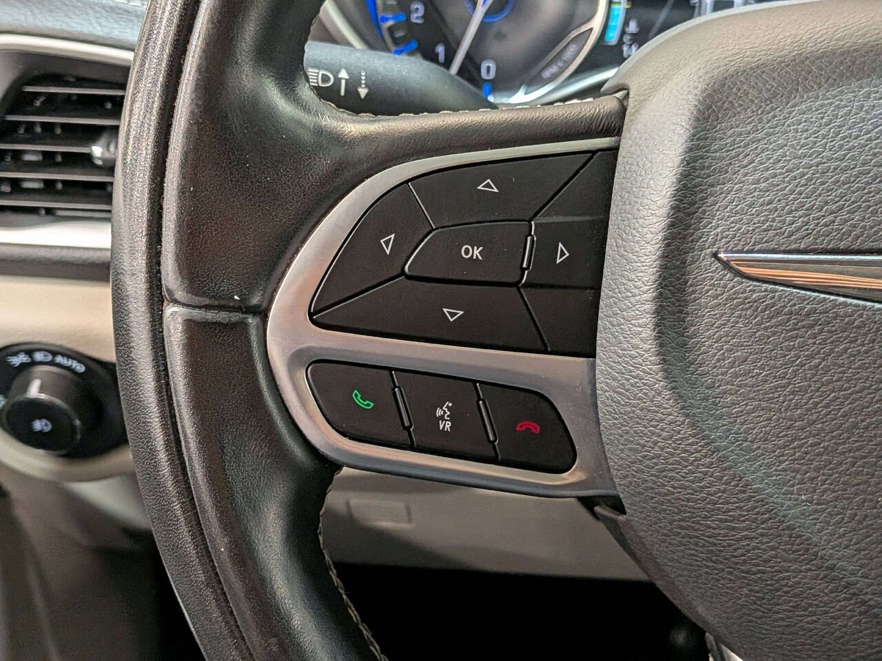 Chrysler Pacifica 2022 Bleu Val-David - photo #16