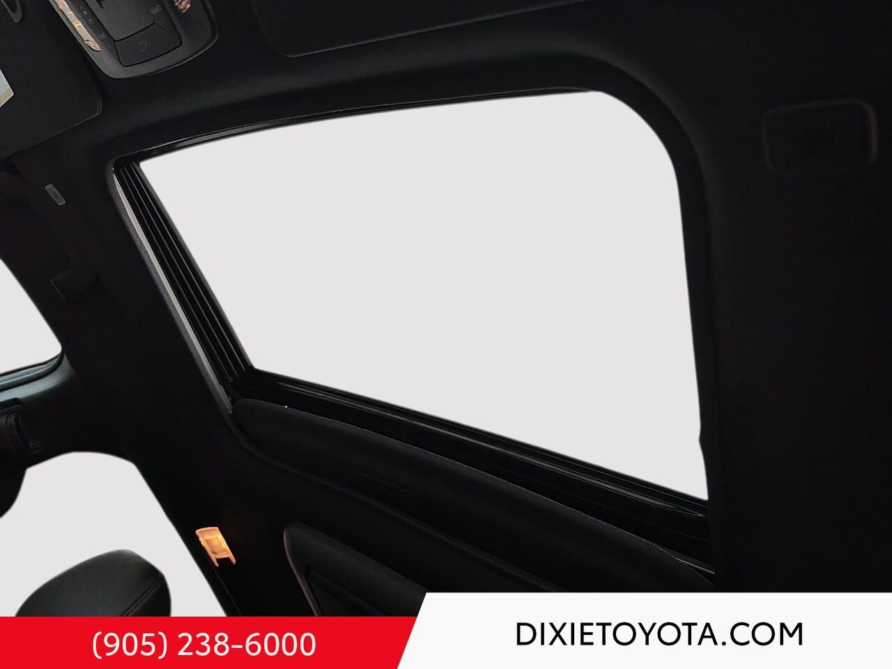 2026 Toyota Sienna XSE AWD TEC PKG / HEATED SEATS / REAR-ENTERTAINMENT PLAYER / ALLOY WHEELS / CARPLAY AND ANDROID AUTO Black Mississauga - photo #10