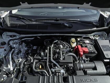 2026 Nissan Kicks Aspen White TriCoat/Super Black Blainville - photo #5