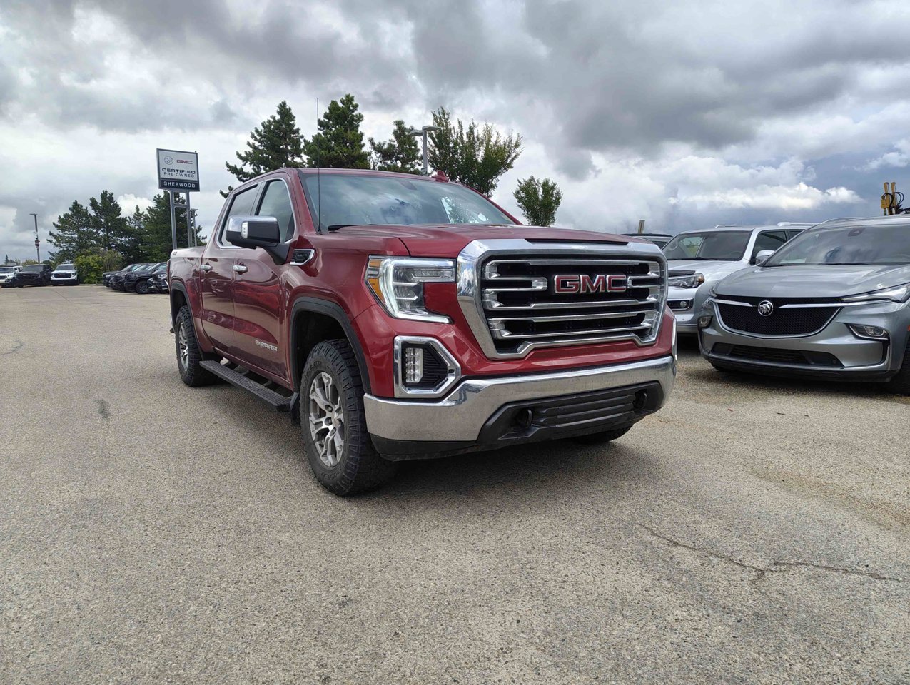 2021 GMC Sierra 1500 4WD Crew Cab 147 SLT Red Sherwood Park - photo #2