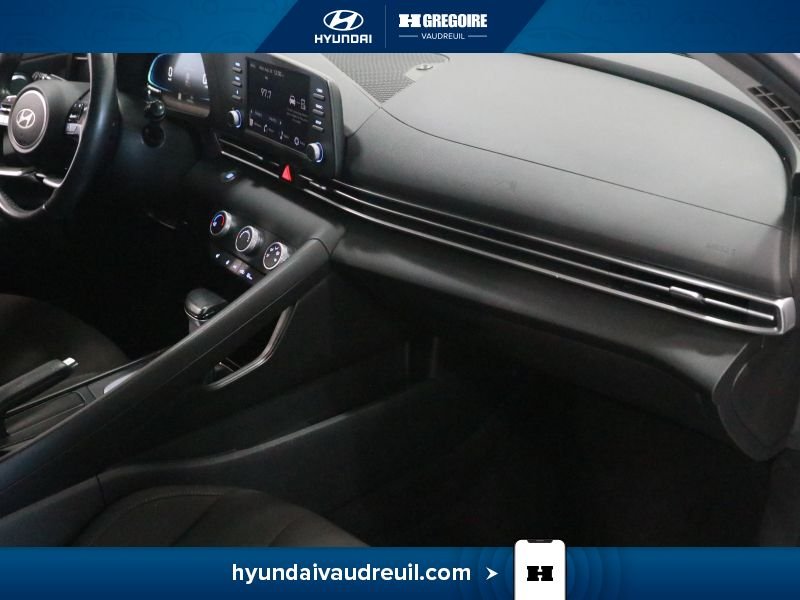 Hyundai Elantra YE21 | Preferred IVT 2024 Blanc Laval - photo #30