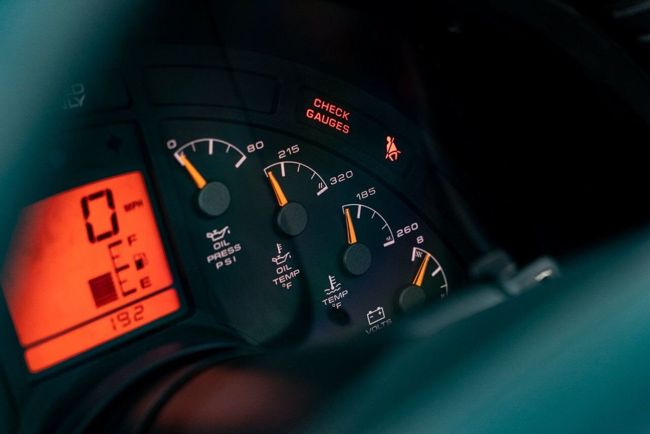 1995 Chevrolet Corvette *PRIX EN USD* RPO Z4Z PACE CAR PRESENTED IN DELIVERY PACKAGING WITH ONLY 192MILES (307KM) FROM NEW White Montreal - photo #115