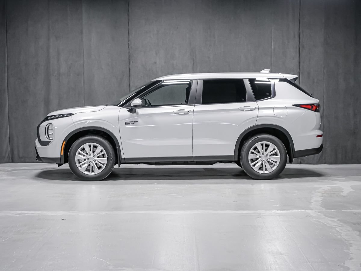 Mitsubishi Outlander PHEV ES 2026 Fini taillé diamant Blanc de qualité supérieure Montréal - photo #2