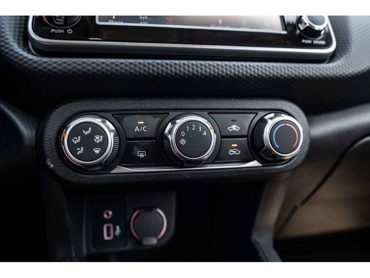 2025 Nissan Kicks Play Silver Sainte-Julienne - photo #18