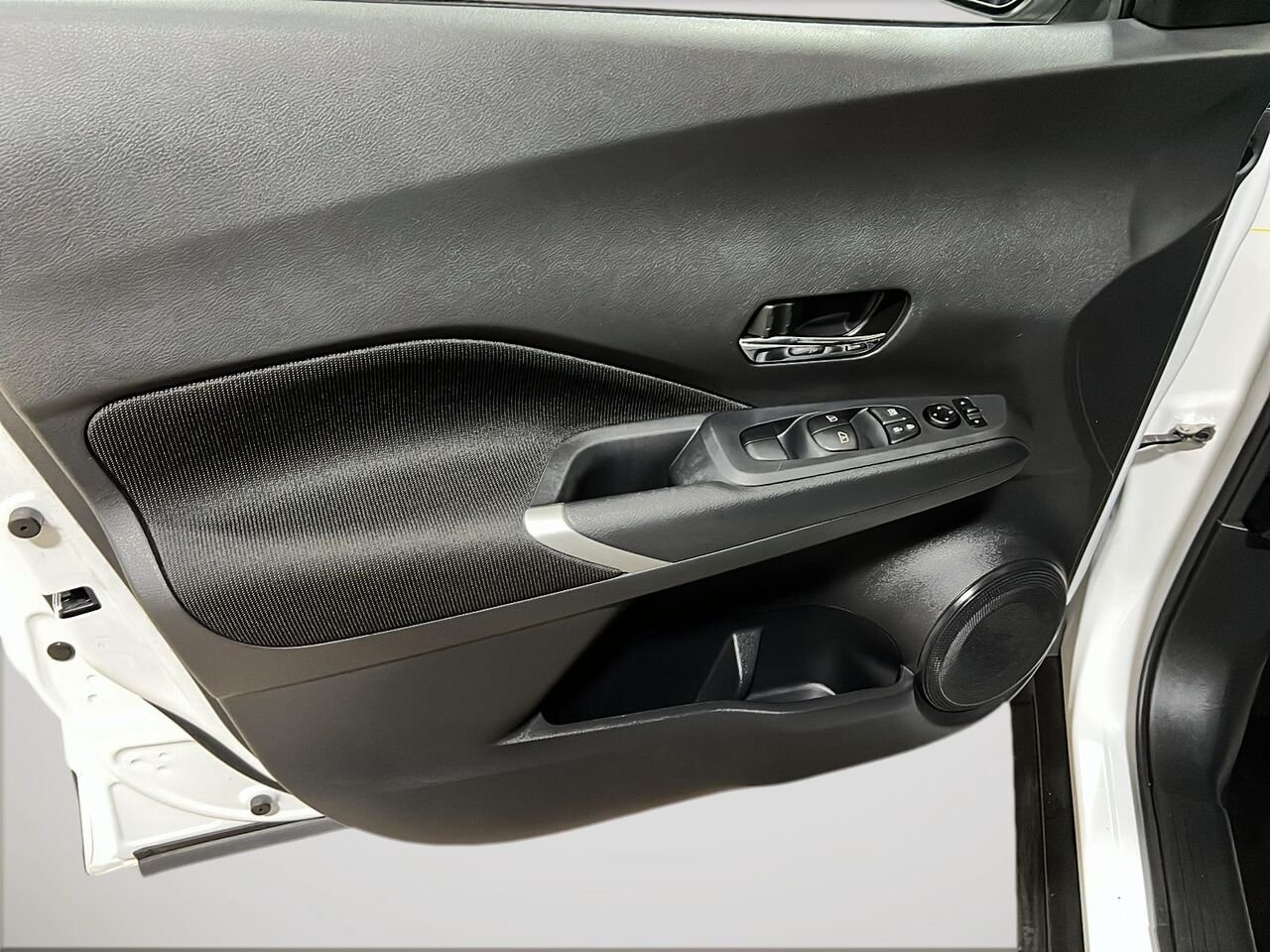 2024 Nissan Kicks SV TA White Québec - photo #10