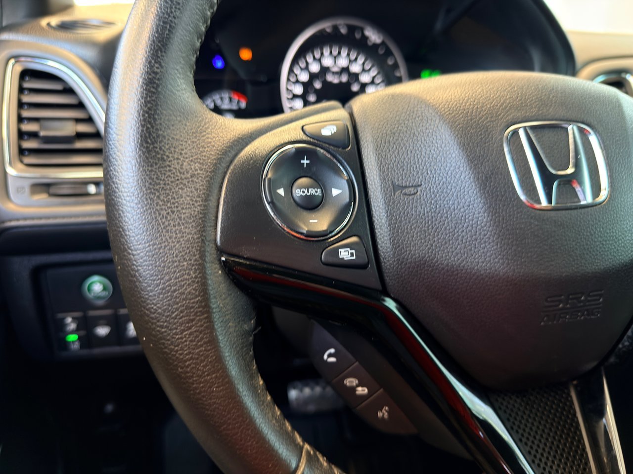 2021 Honda HR-V Black Notre-Dame-des-Prairies - photo #23