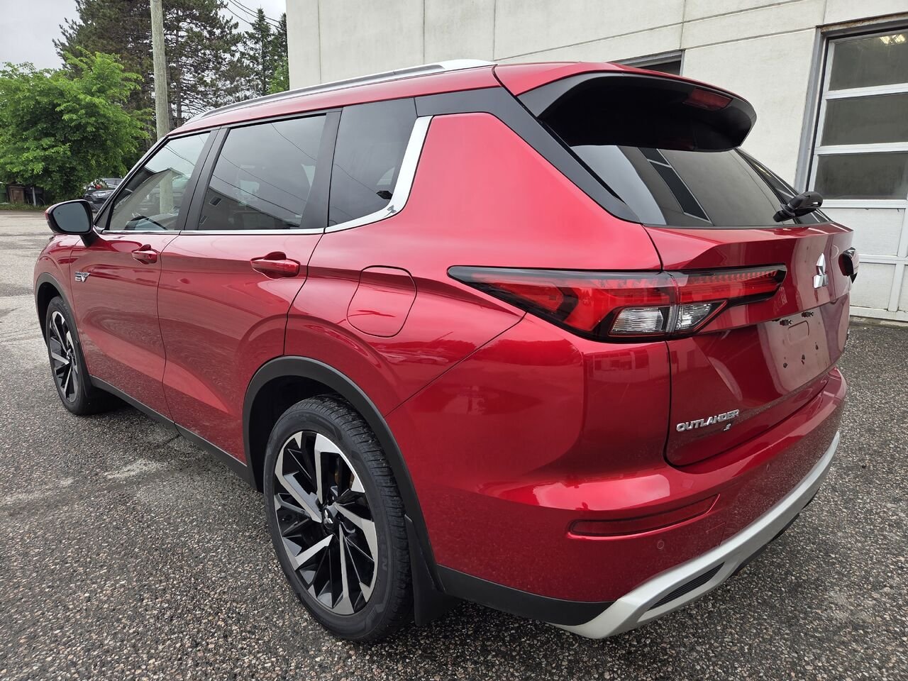 2023 MITSUBISHI Outlander Plug-In Hybrid Red Mont-Laurier - photo #7