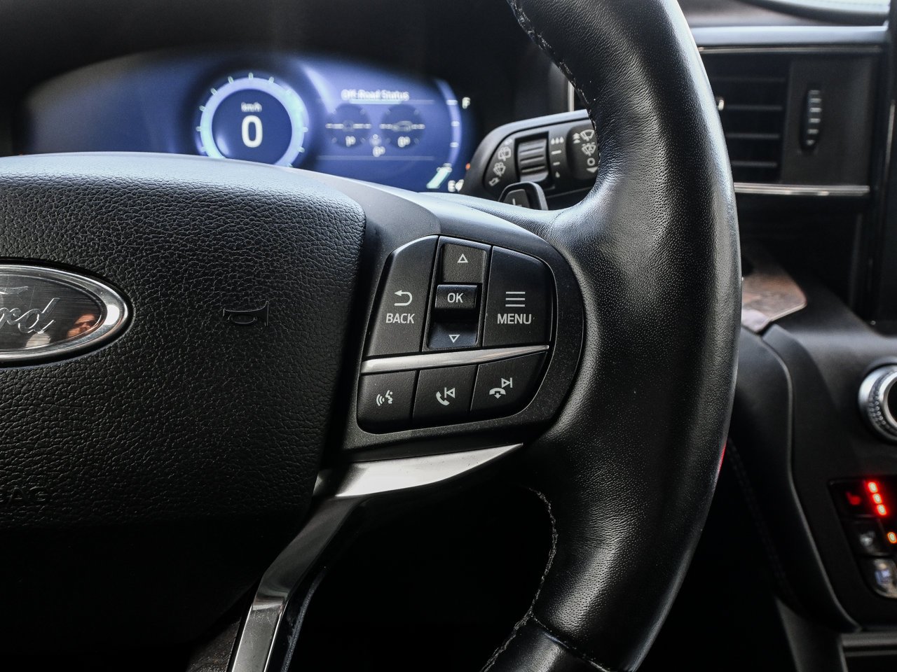 2020 Ford Explorer Platinum 4WD Blue Sherwood Park - photo #24