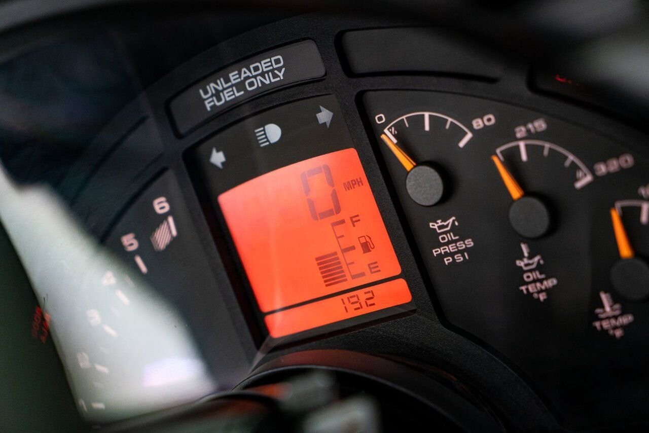 1995 Chevrolet Corvette *PRIX EN USD* RPO Z4Z PACE CAR PRESENTED IN DELIVERY PACKAGING WITH ONLY 192MILES (307KM) FROM NEW White Montreal - photo #114