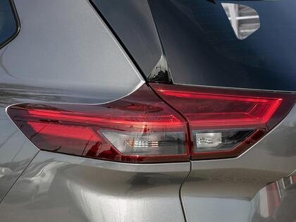 2025 Nissan Rogue 2-Tone Champagne Silver Metallic Blainville - photo #10